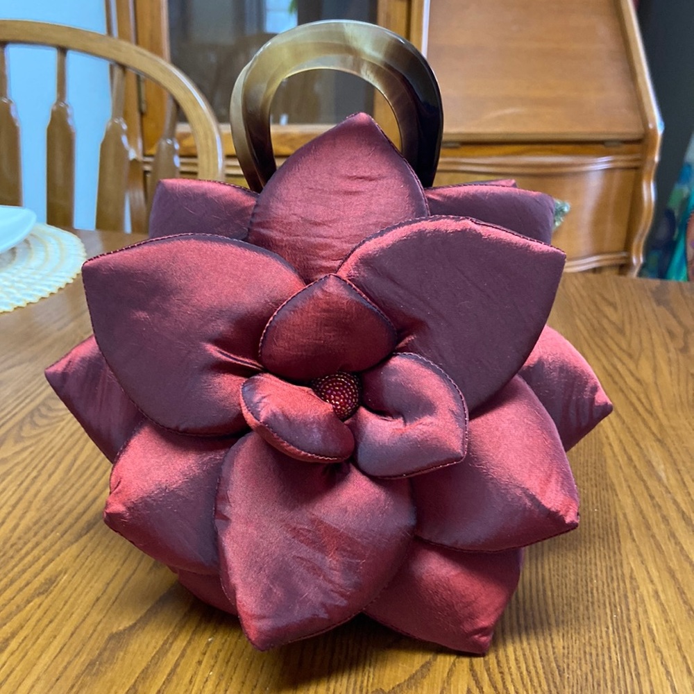 Mod by design flower silk like purse